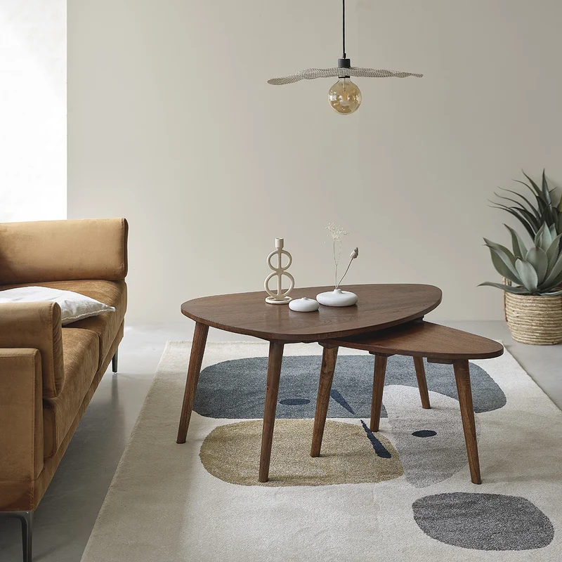 Lot de tables basses en mindi massif finition noyer