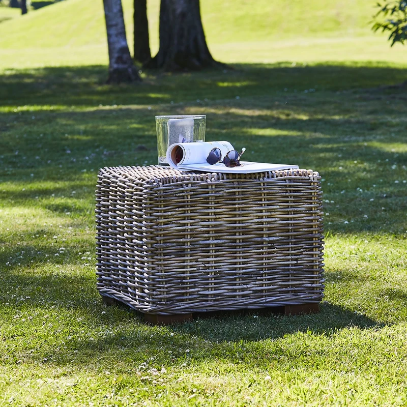 Table basse en kubu naturel