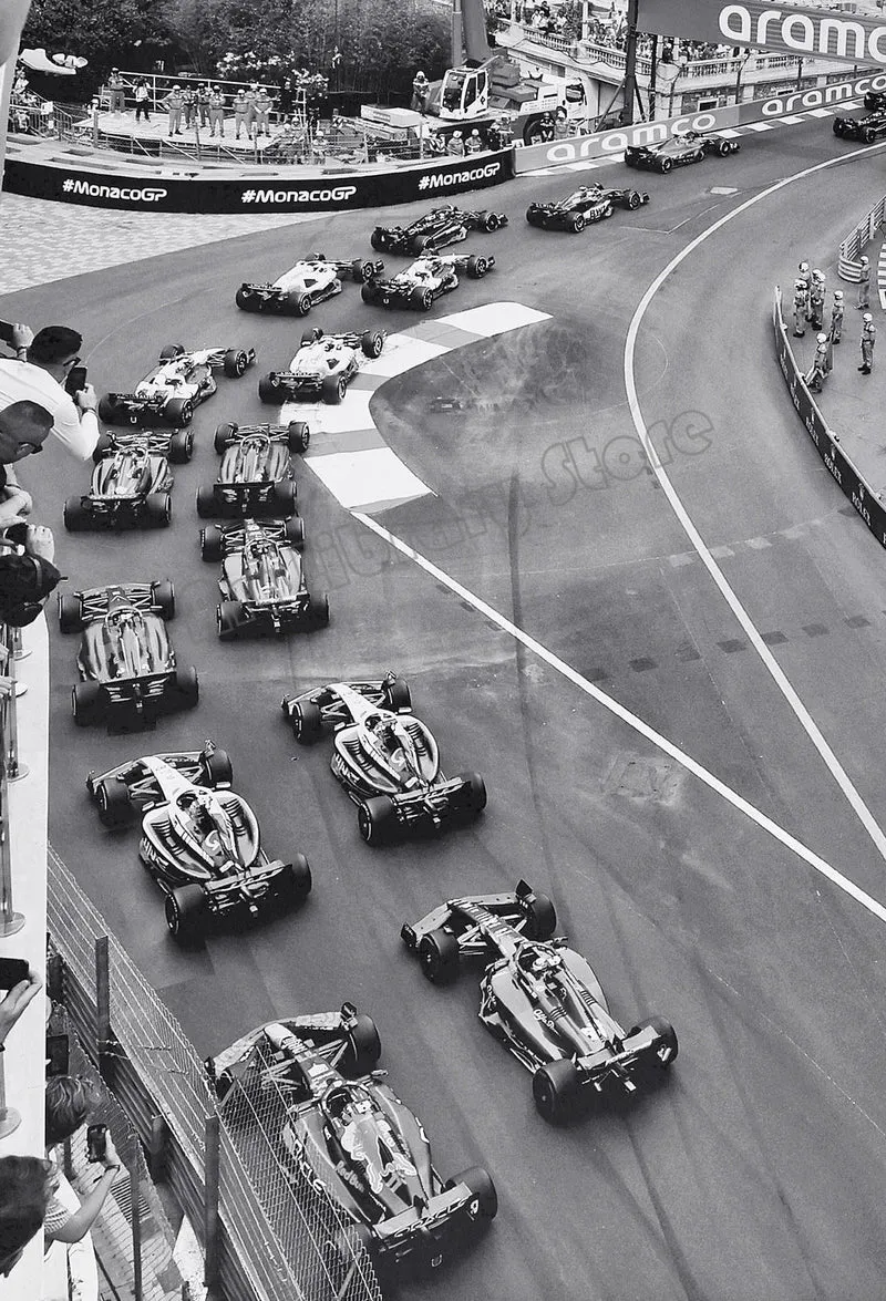 affiche vintage personnages de voitures de sport F1 en noir et blanc