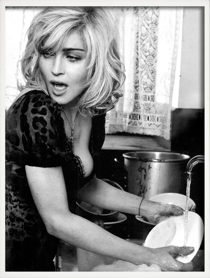femmes buvant du vin et mangeant des spaghettis affiche décorative